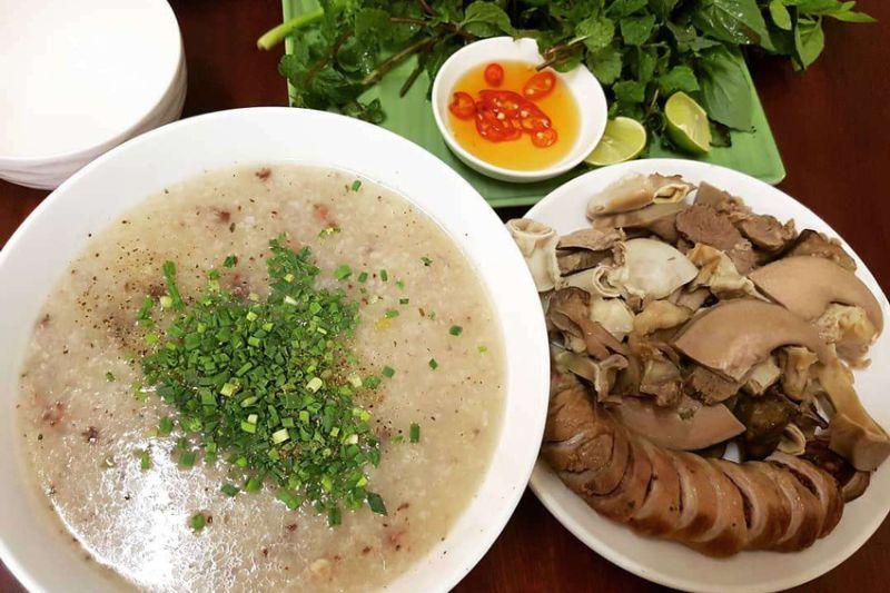 To chao long banh hoi nong hoi day du topping